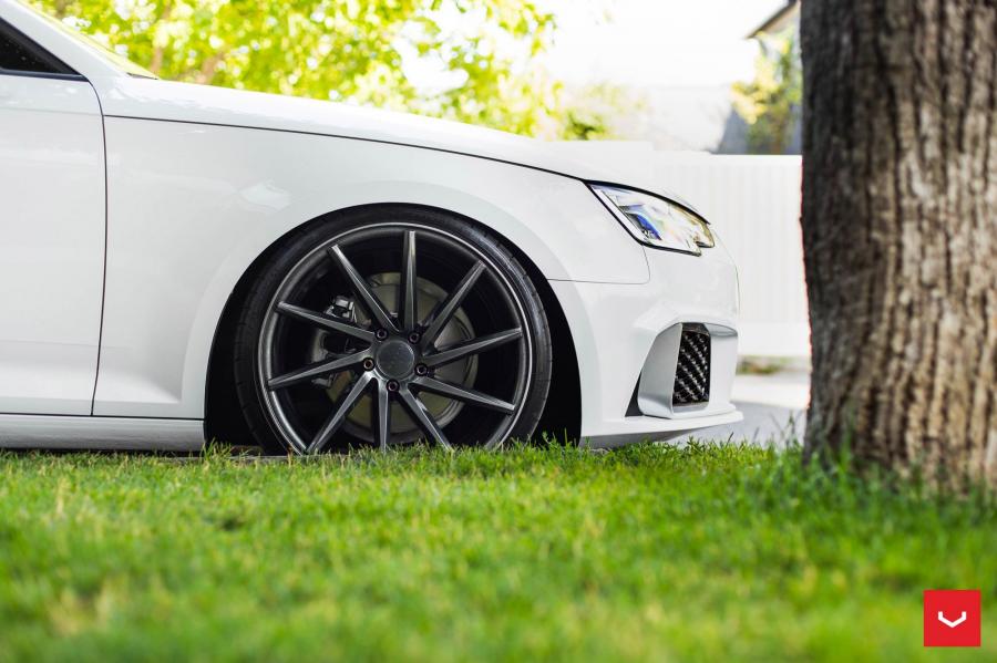 Детали экстерьера Audi A4 Sedan Quattro on Vossen Wheels (CVT) 2017 года  (фото 12 из 18)